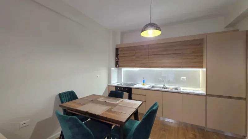 Vlore - Lungomare, jepet me qera apartament 1+1 Kati 2, 65 m² 420 € (Rruga Murat Terbac, Vlore)