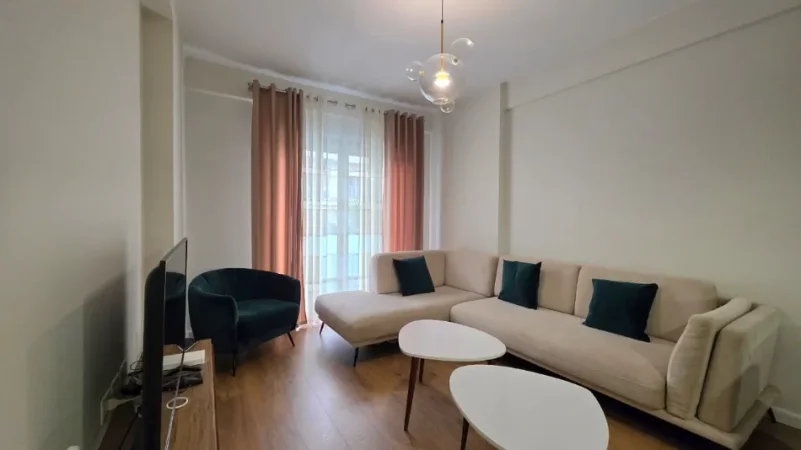 Vlore - Lungomare, jepet me qera apartament 1+1 Kati 2, 65 m² 420 € (Rruga Murat Terbac, Vlore)