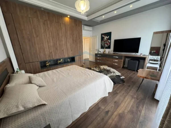 Tirane, shitet Vile 3+1 Kati 1, 320 m² 375.000 € (Kamez)