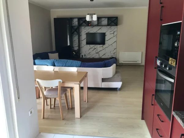 Tirane, jepet me qera apartament 2+1+Ballkon Kati 3, 136 m² 700 € (Liqeni i Thate/Rr.Hamdi Sina)