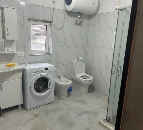 Tirane, jepet me qera shtepi 1+1 Kati 1, 120 m² 400 € (Paskuqan)