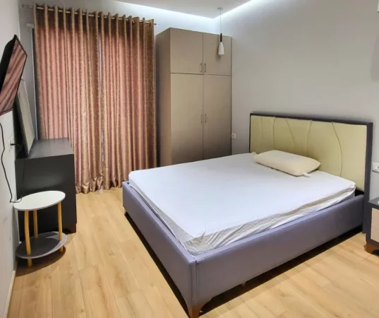 Tirane, jepet me qera apartament 1+1+Ballkon Kati 4, 75 m² 950 € (Kompleksi Delijorgji)