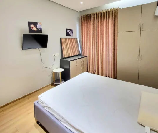 Tirane, jepet me qera apartament 1+1+Ballkon Kati 4, 75 m² 950 € (Kompleksi Delijorgji)