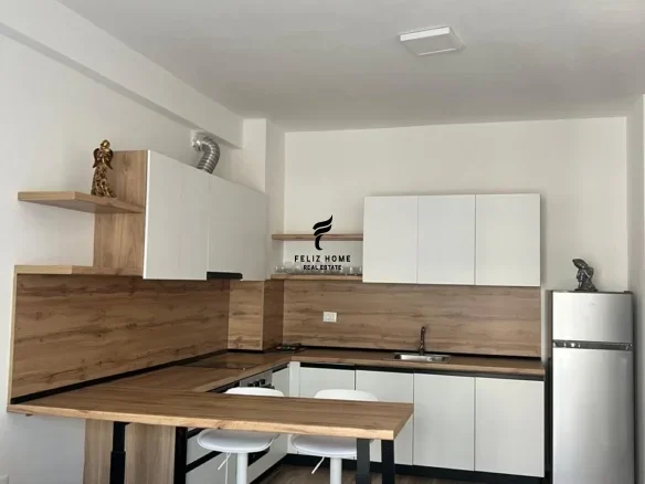 Tirane, jepet me qera apartament 1+1+Ballkon Kati 3, 70 m² 550 € (LAPRAKE)