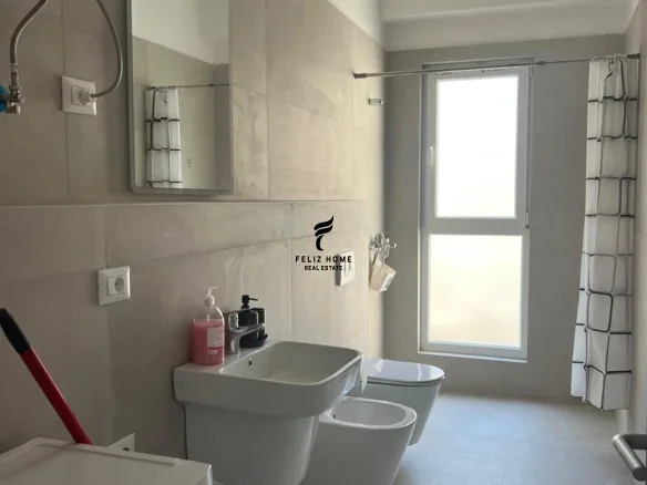 Tirane, jepet me qera apartament 1+1+Ballkon Kati 3, 70 m² 550 € (LAPRAKE)