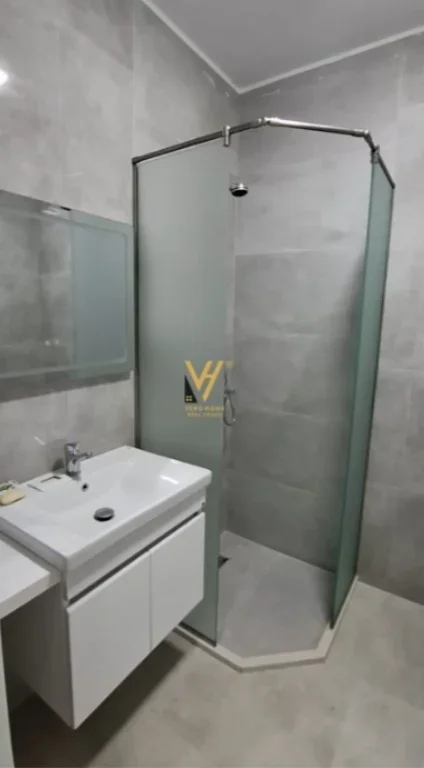 Tirane, jepet me qera apartament 1+1+Ballkon Kati 6, 60 m² 620 € (YZBERISHT, RRUGA BEDRI KARAPICI)