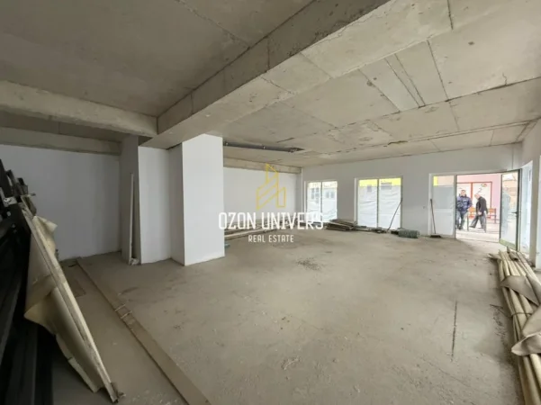 Tirane, jepet me qera ambjent biznesi Kati 0, 110 m² 1.200 € (Ali Demi)