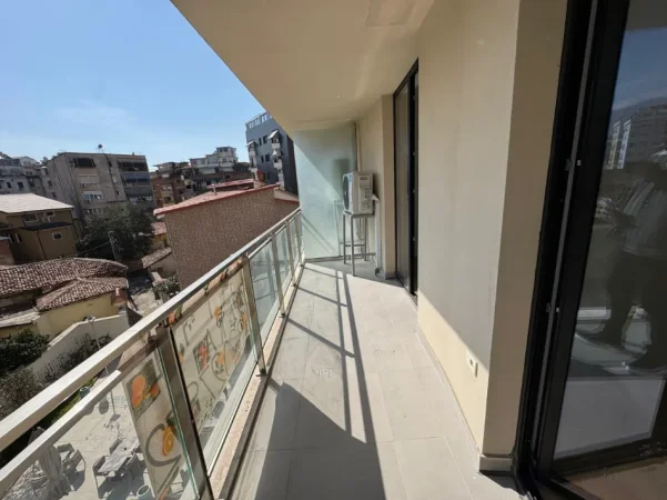 Tirane, jepet me qera ambjent biznesi Kati 1, 70 m² 600 € (Rruga Mine peza)
