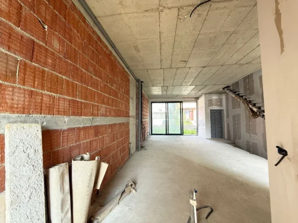 Tirane, shitet Vile 3+1+Aneks+Ballkon , 600 m² 780.000 € 