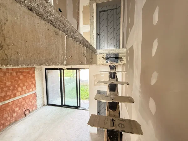 Tirane, shitet Vile 3+1+Aneks+Ballkon , 600 m² 780.000 € 