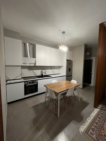 Tirane, jepet me qera apartament 1+1+Ballkon Kati 6, 70 m² 450 € (Pranë Terminalit Jug-Veri)