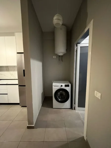 Tirane, jepet me qera apartament 1+1+Ballkon Kati 6, 70 m² 450 € (Pranë Terminalit Jug-Veri)