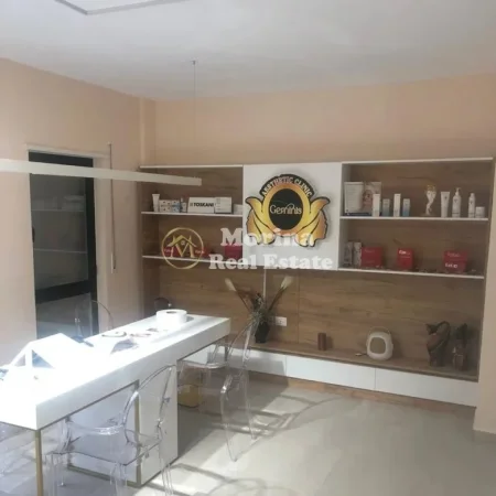 Tirane, jepet me qera apartament 3+1 Kati 10, 116 m² 750 € (Selvia)