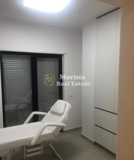 Tirane, jepet me qera apartament 3+1 Kati 10, 116 m² 750 € (Selvia)