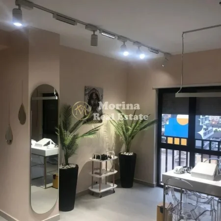 Tirane, jepet me qera apartament 3+1 Kati 10, 116 m² 750 € (Selvia)