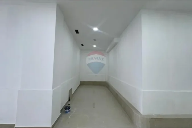 Tirane, jepet me qera ambjent biznesi Kati 0, 105 m² 80.000 €