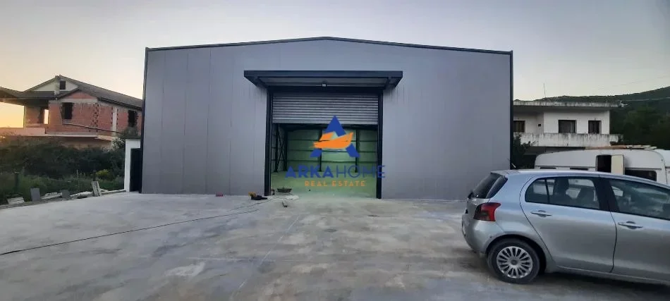 Tirane, jepet me qera magazine Kati 0, 400 m² 2.000 € 