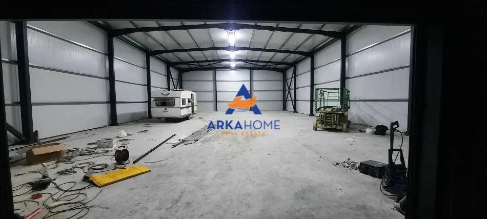 Tirane, jepet me qera magazine Kati 0, 400 m² 2.000 € 