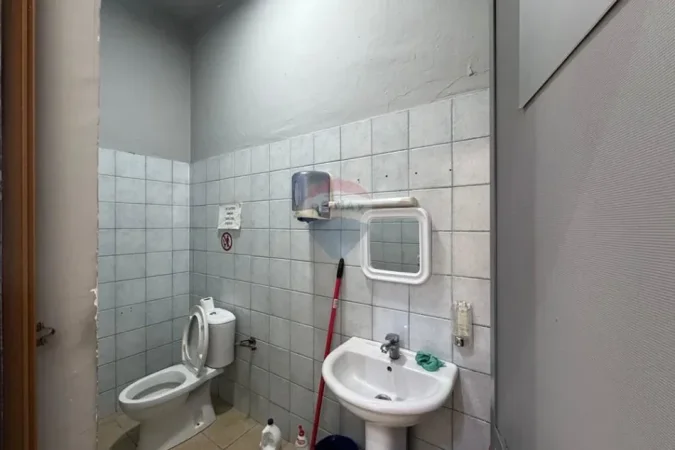 Tirane, jepet me qera ambjent biznesi Kati 0, 55 m² 75.000 € 