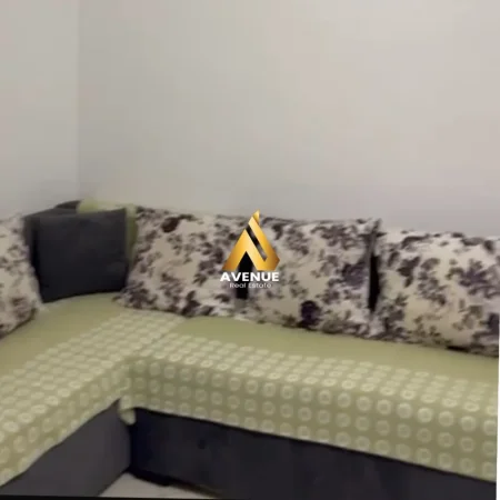 Tirane, jepet me qera apartament 1+1+Ballkon Kati 1, 60 m² 400 € (Rruga Peti)