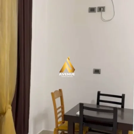 Tirane, jepet me qera apartament 1+1+Ballkon Kati 1, 60 m² 400 € (Rruga Peti)