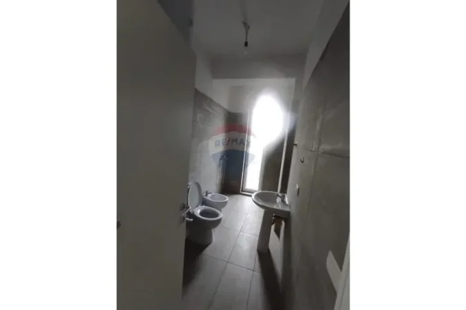 Tirane, jepet me qera apartament 2+1 Kati 5, 90 m² 43.000 € 