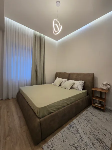 Tirane, jepet me qera apartament 1+1+Ballkon Kati 2, 60 m² 450 € (Prane Eja Studio)