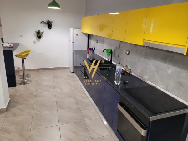 Tirane, jepet me qera apartament 2+1+Ballkon Kati 1, 100 m² 570 € (QENDER)