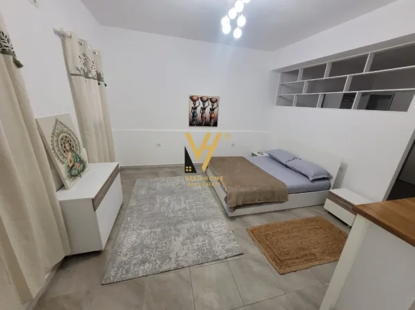Tirane, jepet me qera apartament 2+1+Ballkon Kati 1, 100 m² 570 € (QENDER)