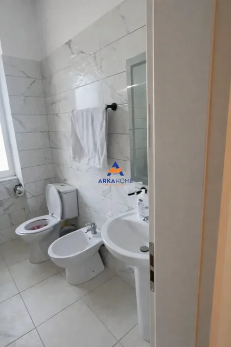 Tirane, jepet me qera apartament 2+1+Ballkon Kati 7, 100 m² 523 € 