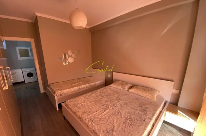 Tirane, jepet me qera apartament 1+1 Kati 2, 78 m² 450 € (BULEVARDI I RI)