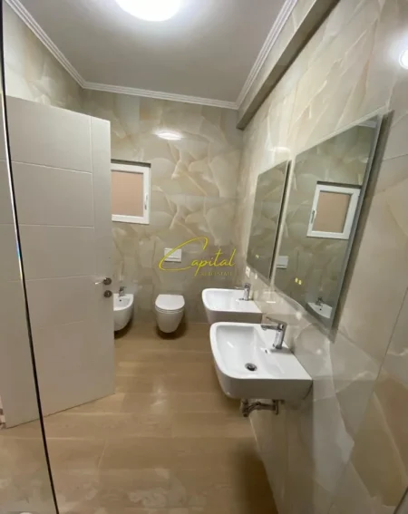 Tirane, jepet me qera apartament 1+1 Kati 2, 78 m² 450 € (BULEVARDI I RI)