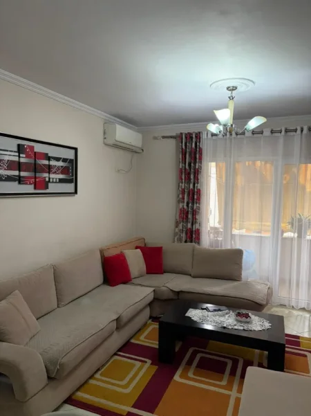 Tirane, jepet me qera apartament 2+1 Kati 5, 80 m² 480 € (Kthesa e Kamzes/Pallatet e Verdha)