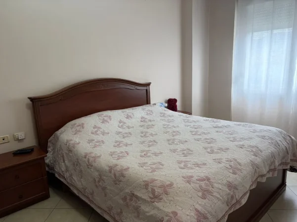 Tirane, jepet me qera apartament 2+1 Kati 5, 80 m² 480 € (Kthesa e Kamzes/Pallatet e Verdha)