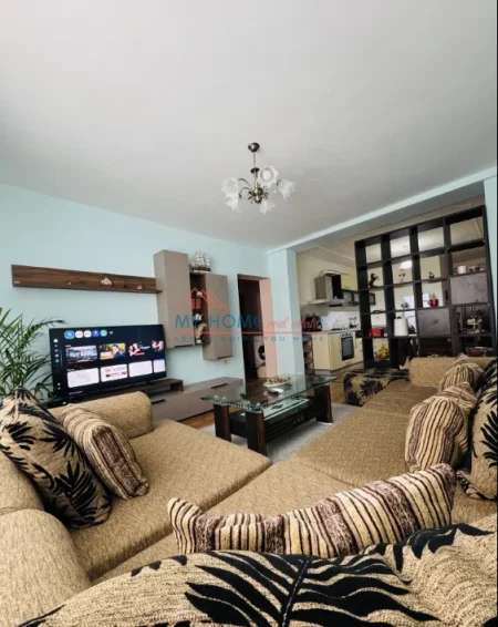 Tirane, jepet me qera apartament 1+1+Ballkon Kati 5, 80 m² 730 € (Rruga Gjik Kuqali)