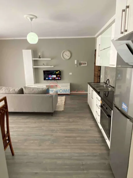 Tirane, jepet me qera apartament 1+1+Ballkon Kati 2, 65 m² 470 € (Bulevardi i Ri)