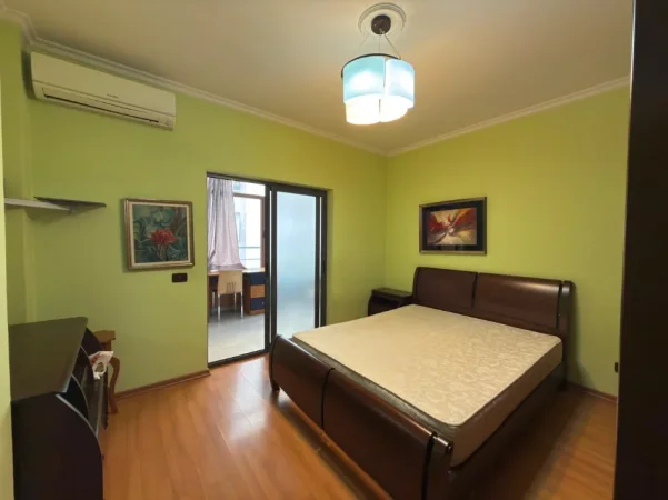 Tirane, shitet apartament 1+1+Ballkon Kati 2, 78 m² 179.000 € (Pazari i Ri)