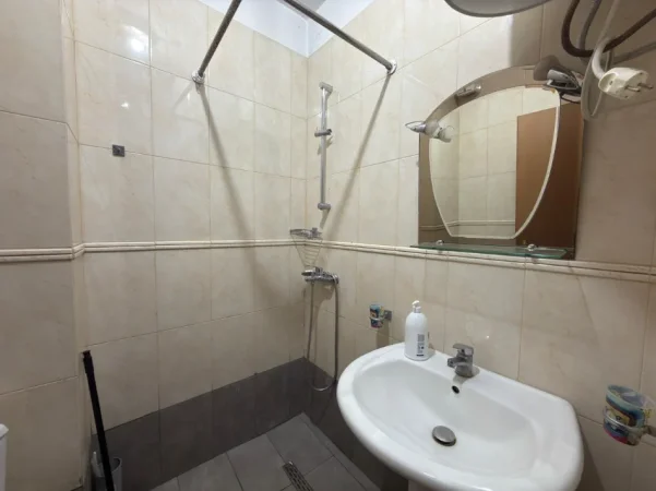 Tirane, shitet apartament 1+1+Ballkon Kati 2, 78 m² 179.000 € (Pazari i Ri)