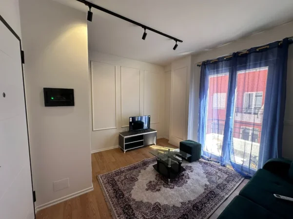 Tirane, jepet me qera apartament 1+1+Ballkon Kati 3, 55 m² 500 € 