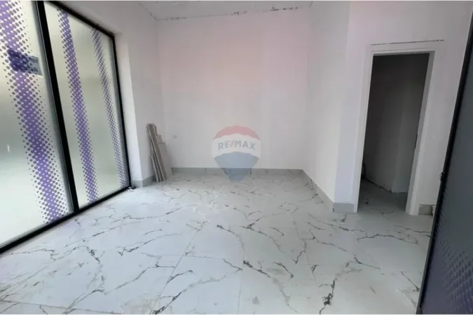 Tirane, jepet me qera ambjent biznesi Kati 0, 27 m² 600 € 