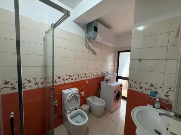 Tirane, jepet me qera apartament 3+1 Kati 3, 120 m² 900 € (Rruga e Kavajes)