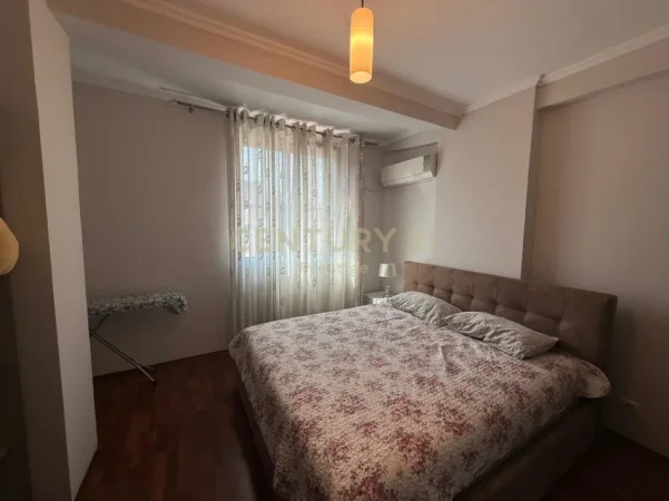 Tirane, jepet me qera apartament 3+1 Kati 3, 120 m² 900 € (Rruga e Kavajes)