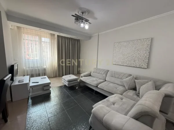 Tirane, jepet me qera apartament 3+1 Kati 3, 120 m² 900 € (Rruga e Kavajes)