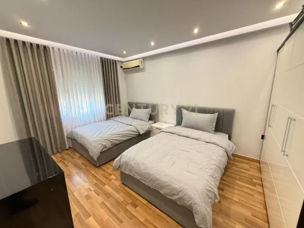 Tirane, jepet me qera apartament 2+1 Kati 7, 120 m² 1.300 € (Ambasada Amerikane)
