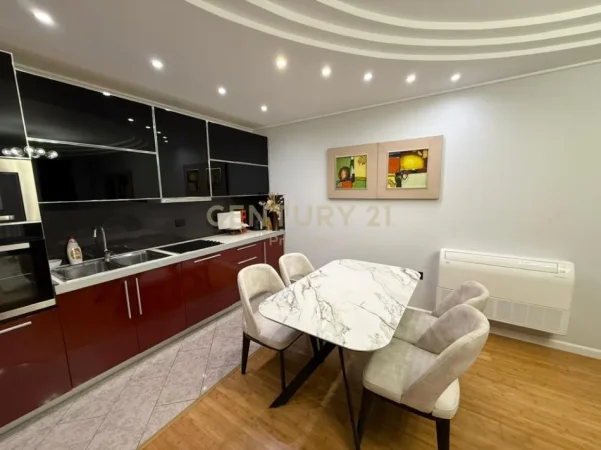 Tirane, jepet me qera apartament 2+1 Kati 7, 120 m² 1.300 € (Ambasada Amerikane)