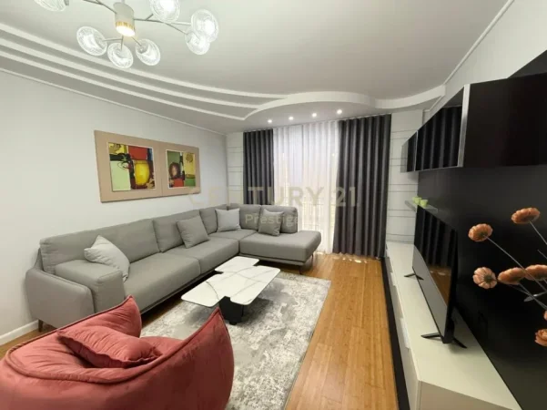 Tirane, jepet me qera apartament 2+1 Kati 7, 120 m² 1.300 € (Ambasada Amerikane)