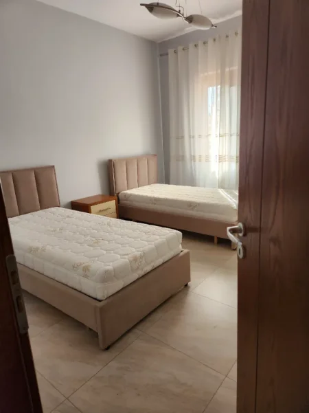 Tirane, jepet me qera shtepi 1+1+Ballkon Kati 2, 55 m² 450 € (Rruga stavri themeli)