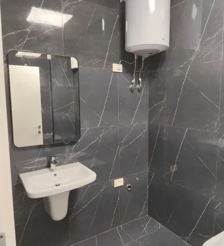 Tirane, jepet me qera ambjent biznesi Kati 6, 75 m² 580 € (Rruga Mine Peza)