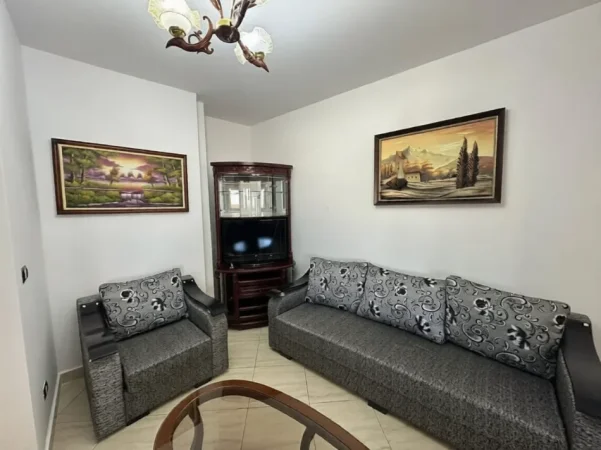 Tirane, jepet me qera apartament 2+1 Kati 5, 125 m² 550 € (BRRYLI)