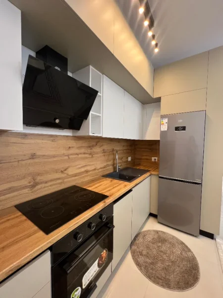Tirane, jepet me qera apartament 2+1+Ballkon Kati 4, 82 m² 600 € (Rezidenca Henke, prane Spitalit Amerikan 3)